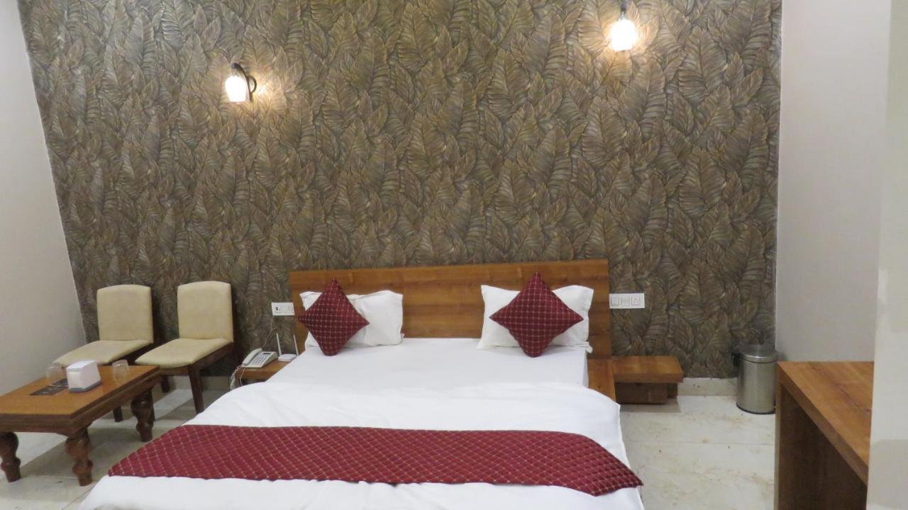 Raja Ji Hotels & Restaurant Jind Buitenkant foto