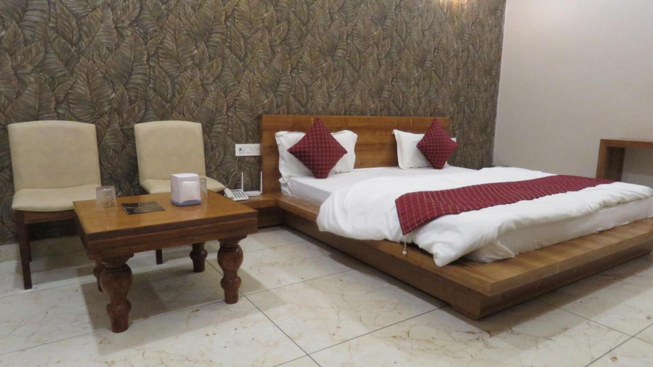 Raja Ji Hotels & Restaurant Jind Buitenkant foto