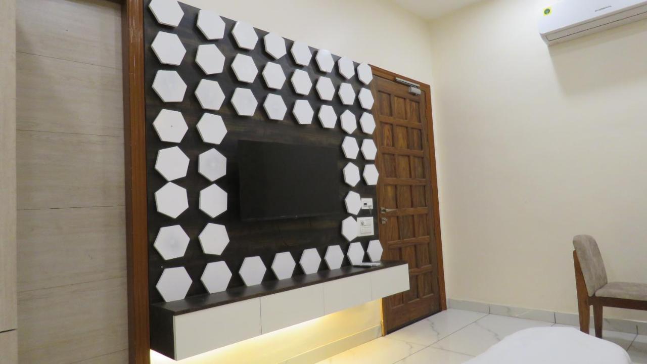 Raja Ji Hotels & Restaurant Jind Buitenkant foto