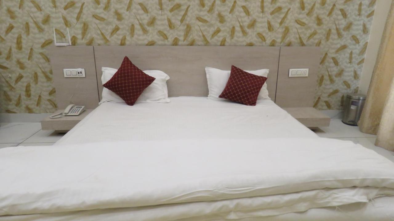 Raja Ji Hotels & Restaurant Jind Buitenkant foto